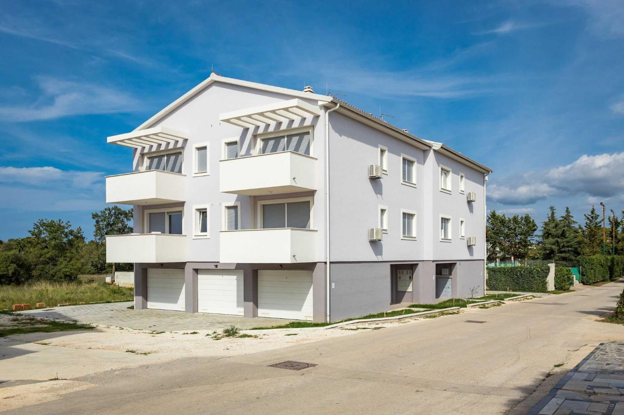 Lana Luxe Apartment Pula Luaran gambar